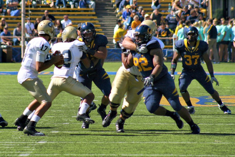 Action photo from a university football game.
