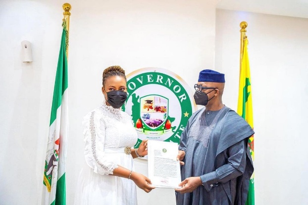 OAU Best Graduating Student Gets a House, N5m and Scholarship from Ogun State Governor