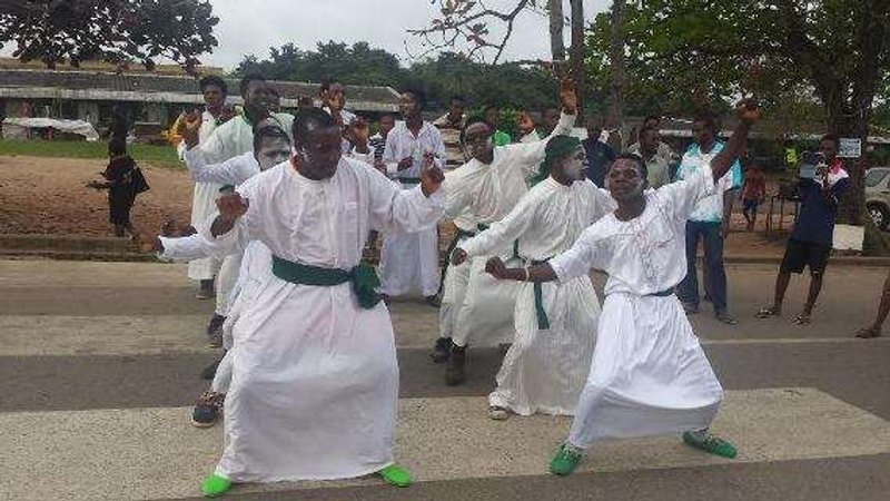 OAU students stage hilarious costumed dance in mock Independence Anniversary